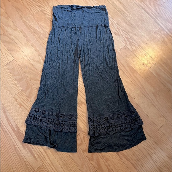Pants - Gray Ruffled Palazzo Pants (NWOT)